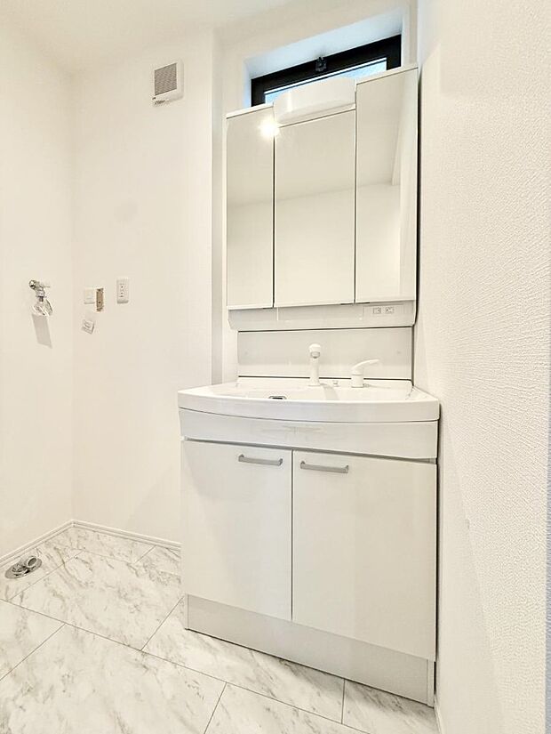 【洗面台・洗面所】■朝の準備がスムーズにできる広さです