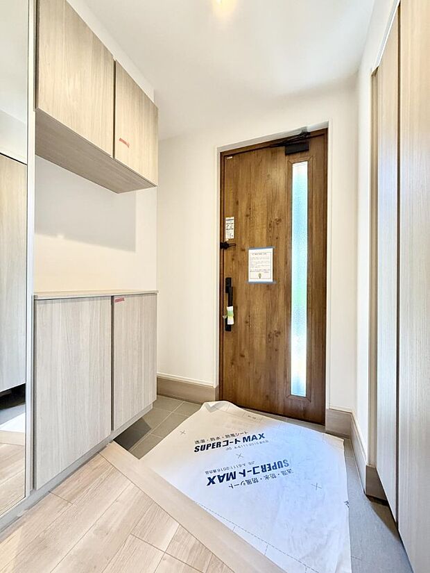 【玄関】■ シンプルで美しく、快適な暮らしの入り口