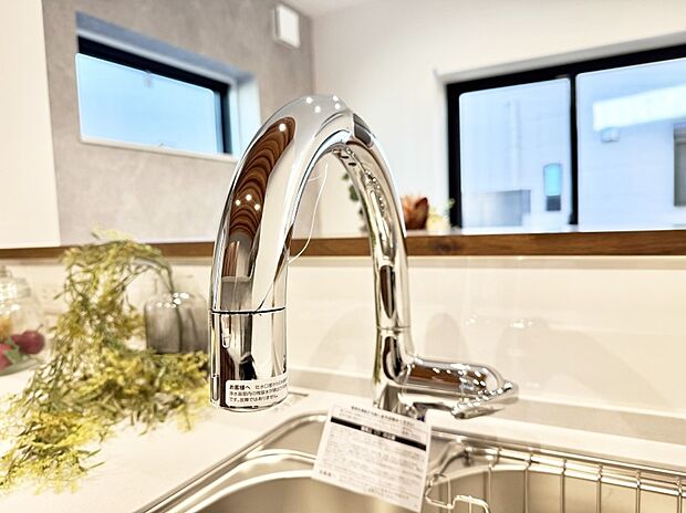 【浄水器】■清潔でおいしい水を手軽に供給してくれます