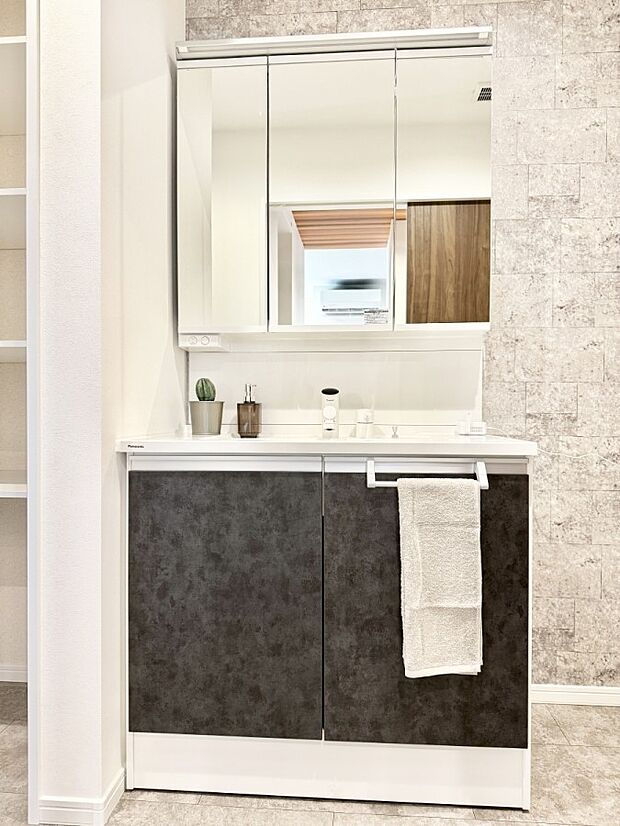 【洗面台・洗面所】■朝の準備がスムーズにできる広さです