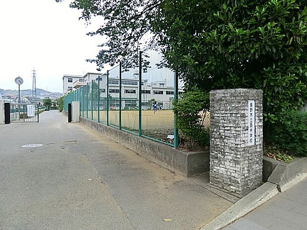 秦野市立西中学校（約850m・徒歩11分）