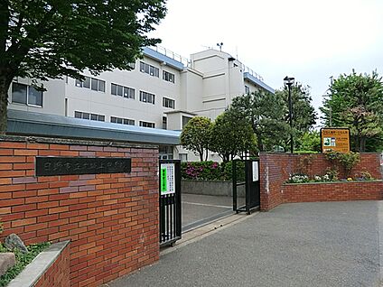 日野市立大坂上中学校 700m(9分)