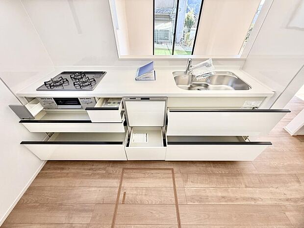 【キッチン】■収納力豊富なシステムキッチンです!