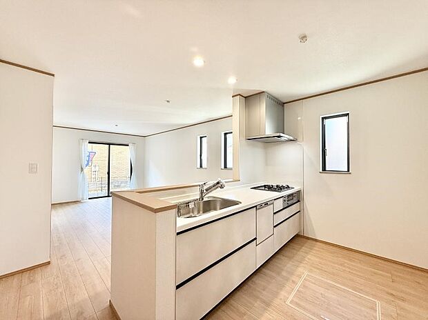 【ダイニングキッチン】明るさと開放感たっぷりなキッチン!