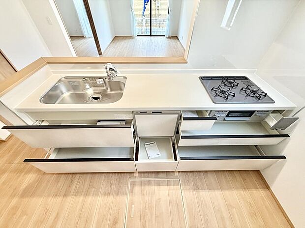 【キッチン】収納力豊富なシステムキッチンです!