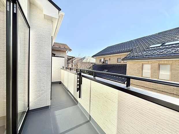 【バルコニー】日当たり良好 眺めの良いバルコニーです!