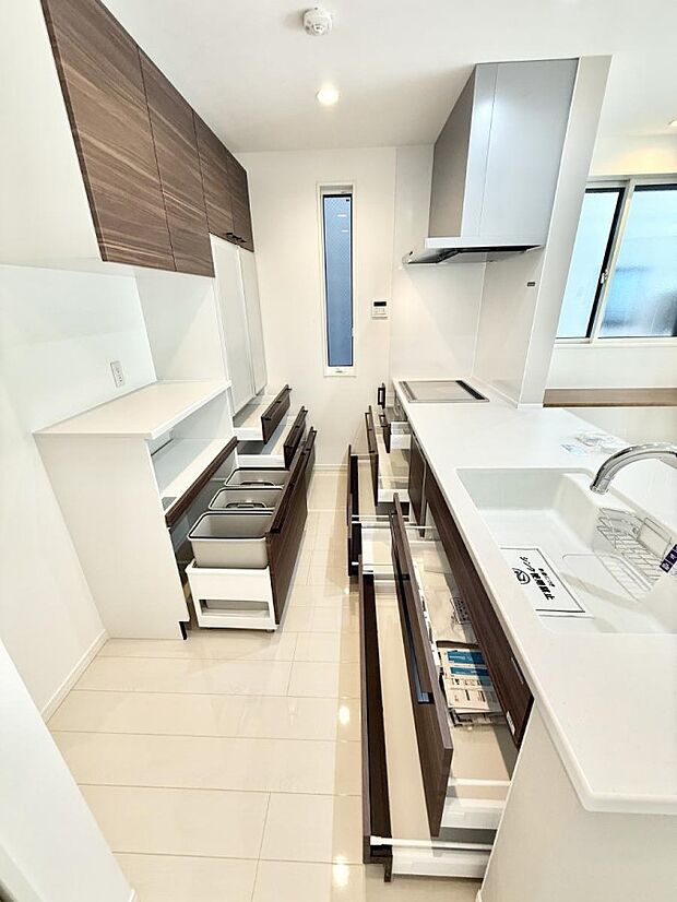 【キッチン】■家族の絆を深める、温もりのあるキッチン