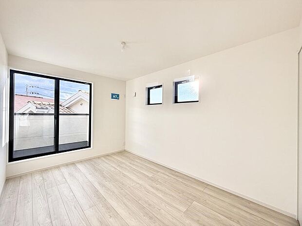 【リビング以外の居室】2号棟 ■清潔感あふれるお部屋で毎日を快適に過ごせます