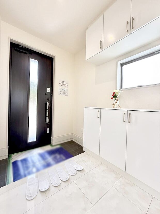 【玄関】■ ここから始まる一日、すっきり整った玄関