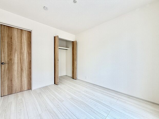 【リビング以外の居室】■落ち着いた雰囲気のお部屋で心が安らぐ空間