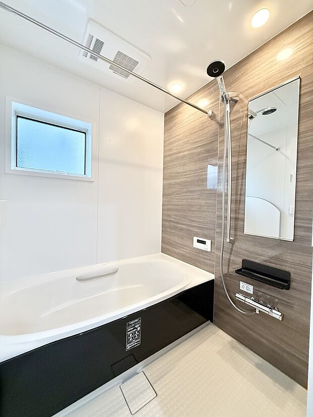 【浴室】■一日の疲れを癒す、心落ち着く空間です