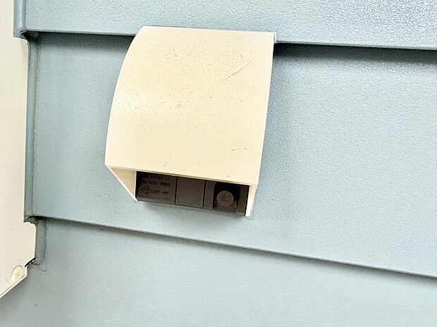 【屋外コンセント】■屋外に電源コンセントがあれば、高圧洗浄機で窓や外壁を掃除するなど便利です。