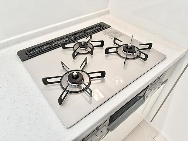 【3口ガスコンロ】■一度に多くの料理ができ便利で効率的