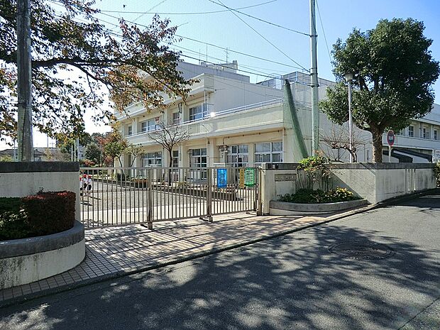横浜市立恩田小学校(約340m・徒歩5分)