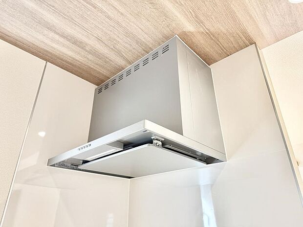 【レンジフード】■調理時の蒸気や匂いが換気扇に誘導され、効率的に排煙ができます。