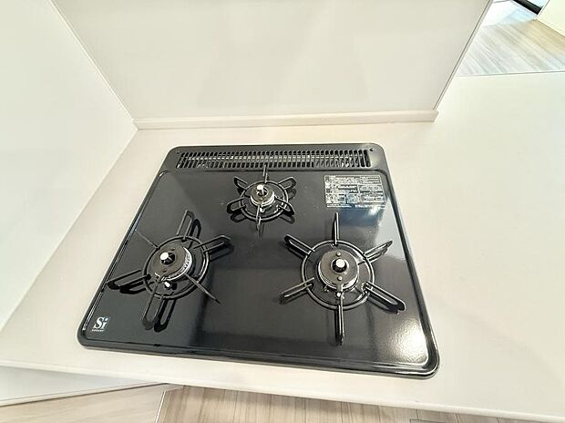 【3口ガスコンロ】■一度に多くの料理ができ便利で効率的