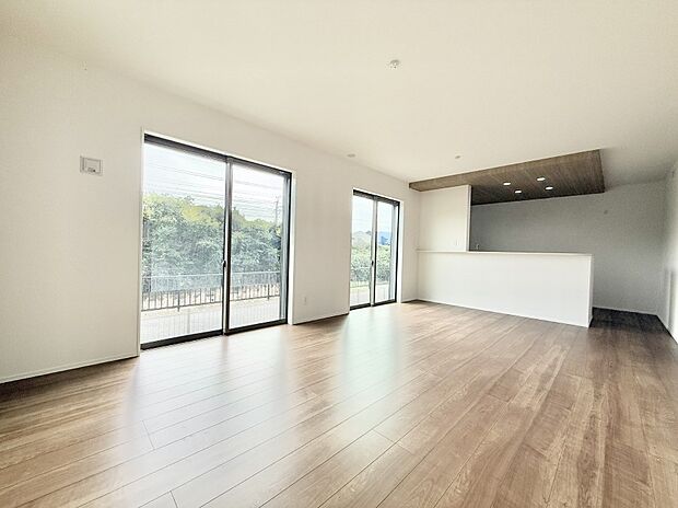 【リビング】■くつろぎと笑顔が集まる、心温まるリビング