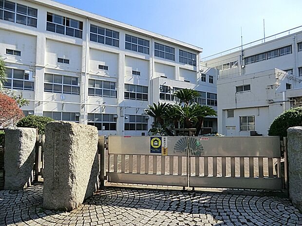 横浜市立高田小学校(約560m・徒歩7分)