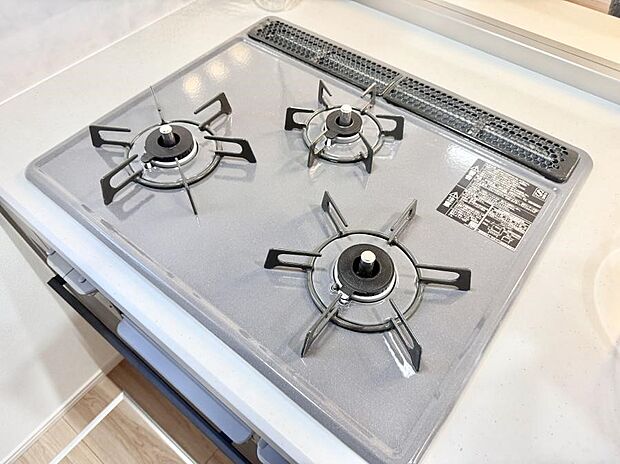 【3口ガスコンロ】■一度に多くの料理ができ便利で効率的