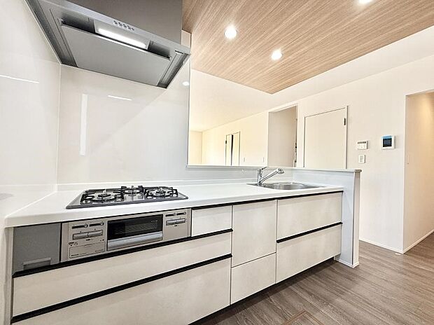 【キッチン】■家族の絆を深める、温もりのあるキッチン