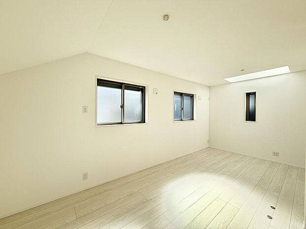 【リビング以外の居室】■清潔感あふれるお部屋で毎日を快適に過ごせます