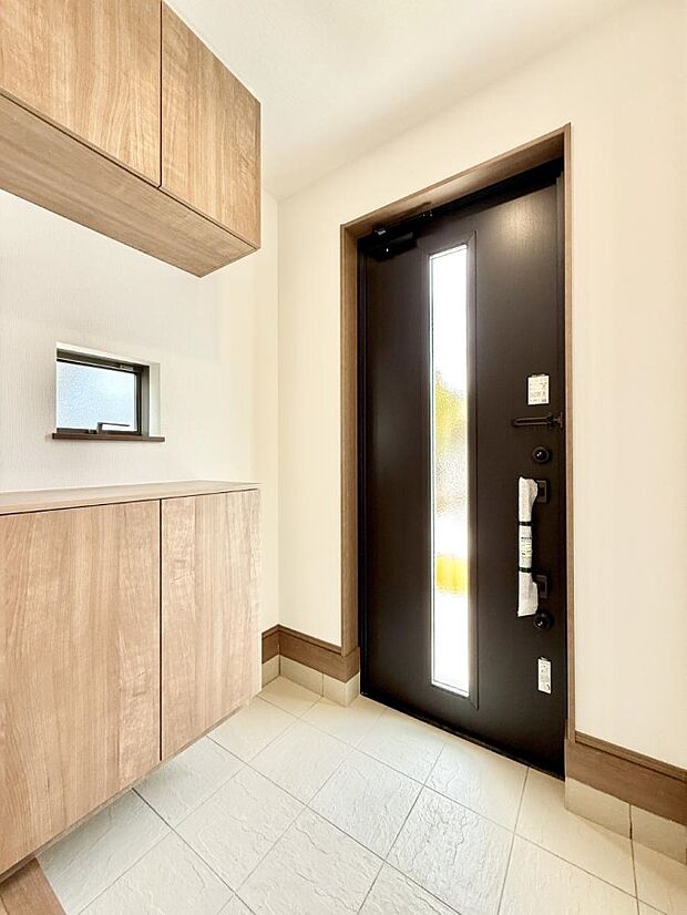 【玄関】■広々、綺麗な玄関でお客様をお出迎え!