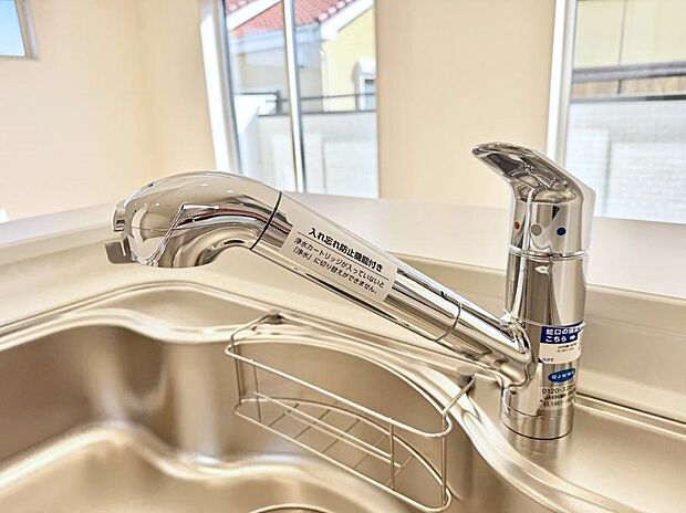 【バルコニー】■ 心地よい風と光を感じる、くつろぎのバルコニー