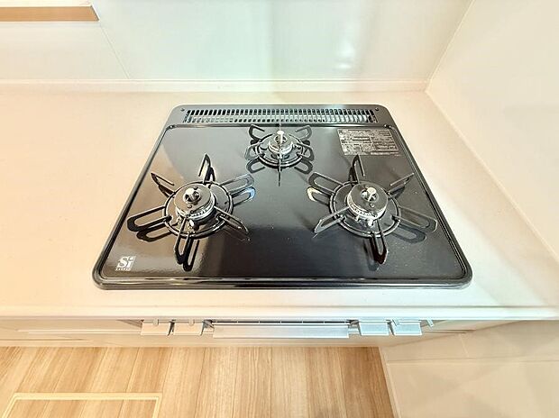 【3口ガスコンロ】■一度に多くの料理ができ便利で効率的