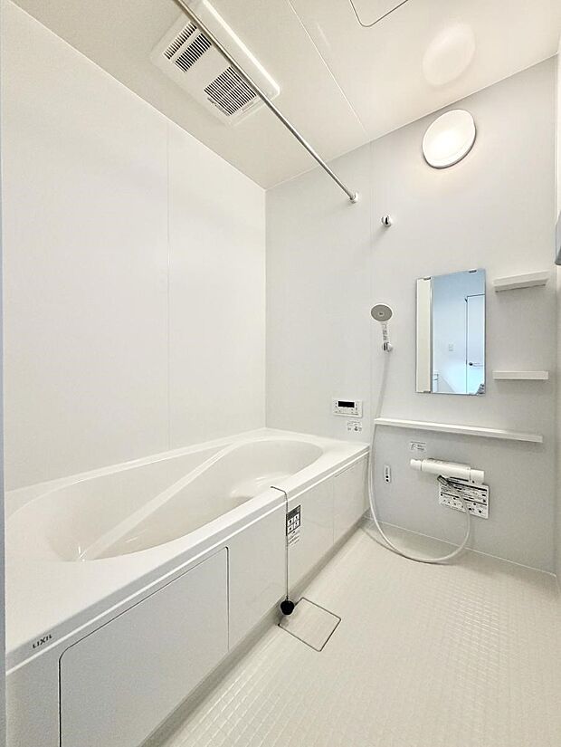 【浴室】■一日の疲れを癒す、心落ち着く空間です