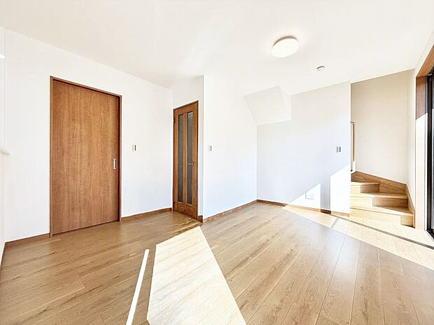 【リビングダイニング】■ナチュラルなリビングはどんなインテリアにも合います