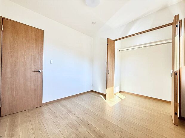 【寝室】■広いクローゼット、収納は多い方が嬉しいですね!
