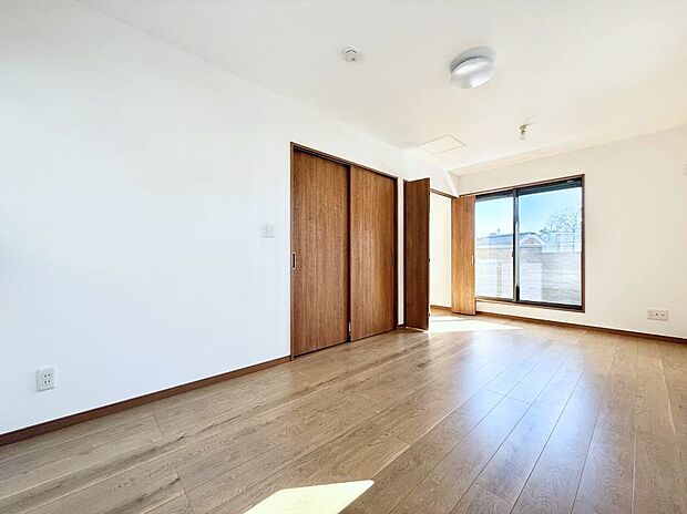 【子供部屋】■大きな窓は開放感があり、明るさ通風バッチリです