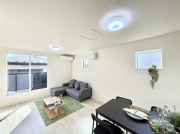 【ダイニング】インテリアを考えるのが楽しみな広いリビングです!