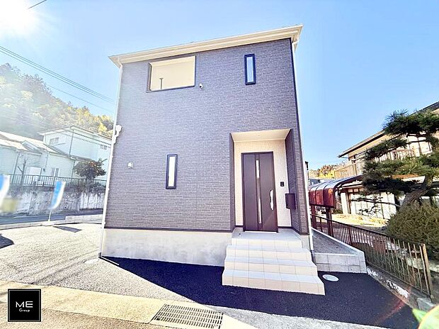 【現地外観写真】■暮らしを彩る充実した設備仕様が備わった住まい