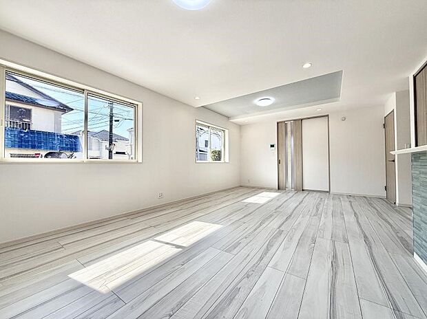 【リビング】■光と風を感じる、リラックスできる空間