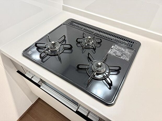 【3口ガスコンロ】■一度に多くの料理ができ便利で効率的