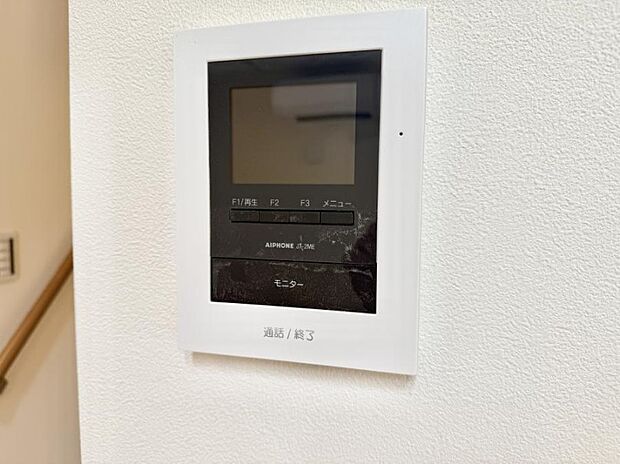 【TVモニター付インターフォン】■訪問者を確認できて安心感が増します