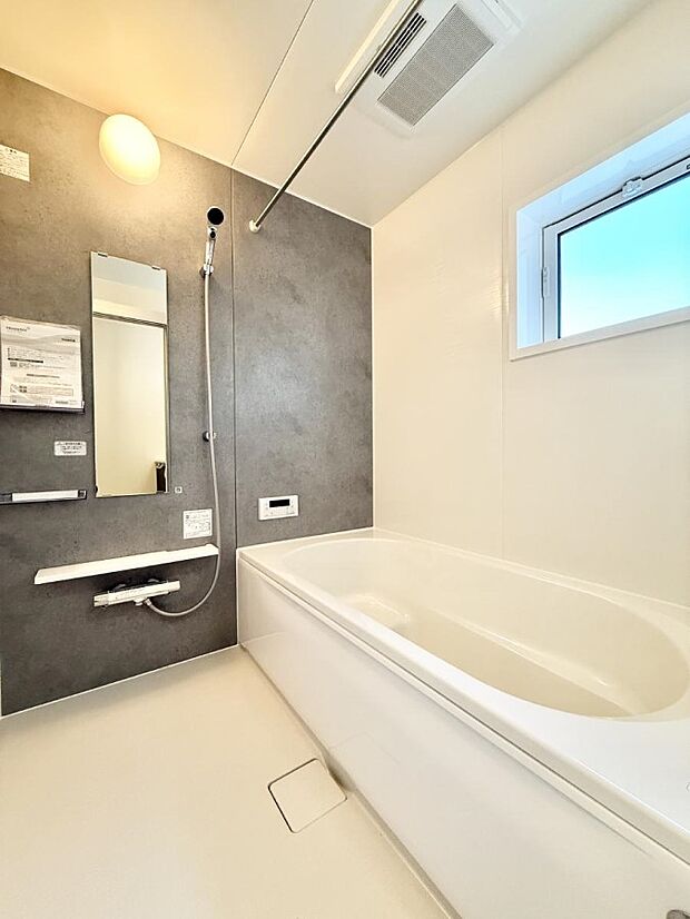 【浴室】■一日の疲れを癒す、心落ち着く空間です