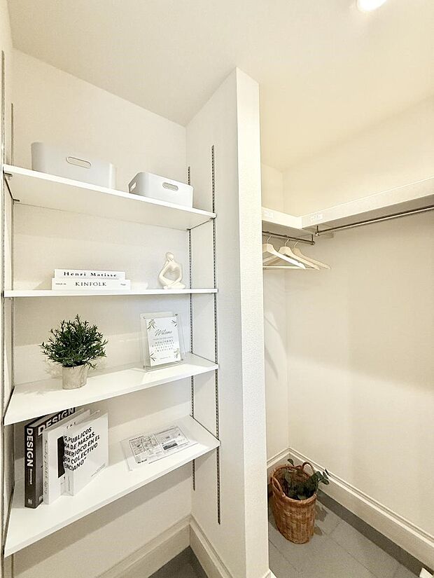 【収納】■シューズインクローゼット付なので、外で使う物をまとめて収納、すっきり玄関に