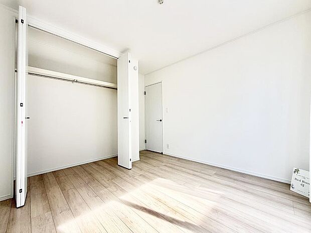 【リビング以外の居室】■清潔感あふれるお部屋で毎日を快適に過ごせます