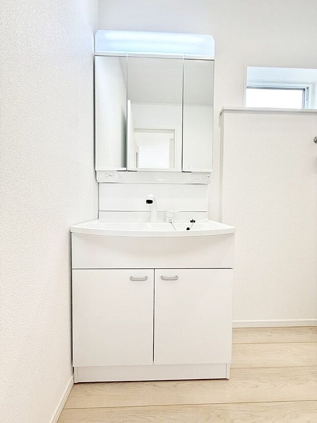 【洗面台・洗面所】■明るい洗面所は毎朝の歯磨きも楽しくできちゃいそうです♪