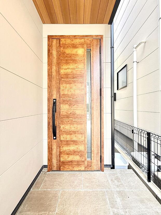 【玄関】■ 帰るたびにホッとする、安心感のある佇まい