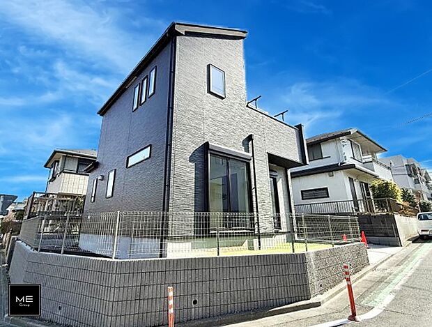 【現地外観写真】暮らしを彩る充実した設備仕様が備わった新築戸建