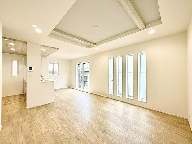 【リビング】広々とした開放感あふれるリビングです