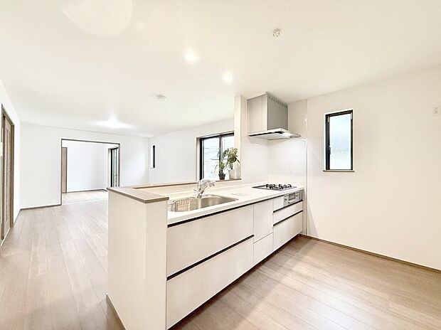 【ダイニングキッチン】■会話が深まる対面キッチン!家族との会話がはずみます!