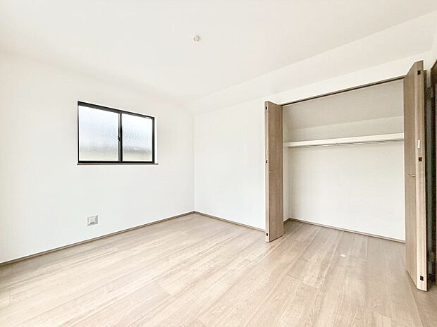 【リビング以外の居室】■広いクローゼット、収納は多い方が嬉しいですね!