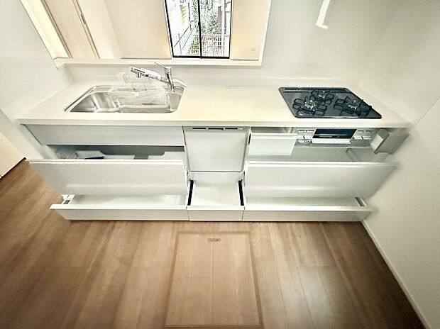 【キッチン】収納力豊富なシステムキッチンです!