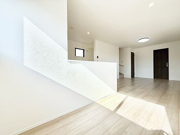 【リビング】■光と風を感じる、リラックスできる空間