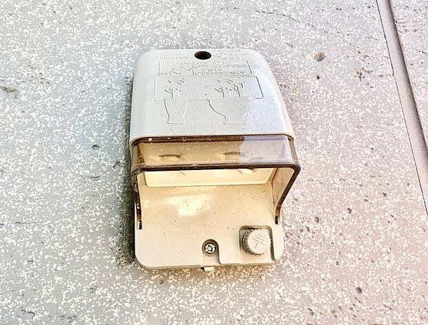 【屋外コンセント】■室内のコンセントから延長コードを引っ張る手間がなくなります。