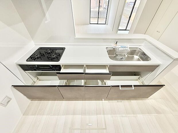 【キッチン】収納力豊富なキッチンです！